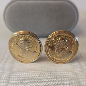 VN BALBOA Gold Coin Clip on earrings